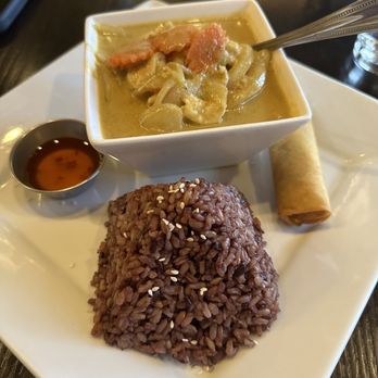 Thai Blvd Bistro - L8. Lunch Chicken Yellow Curry - Thai Near Me - Canoga Park, California Thai Blvd Bistro - L8. Lunch Chicken Yellow Curry - Thai Near Me - Canoga Park, California