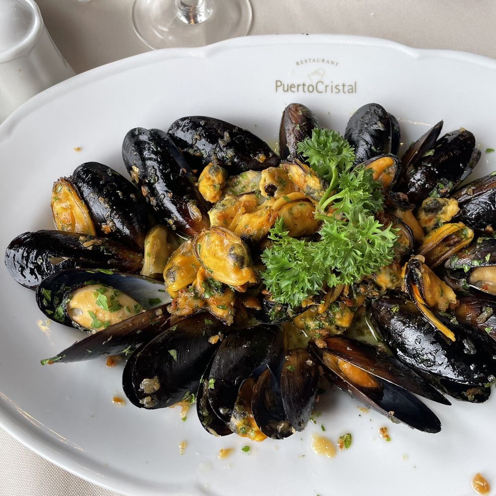 Puerto Cristal - Custom Mussels Platter. I asked for mussels. This was not on the menu. - Seafood Near Me - Buenos Aires, C