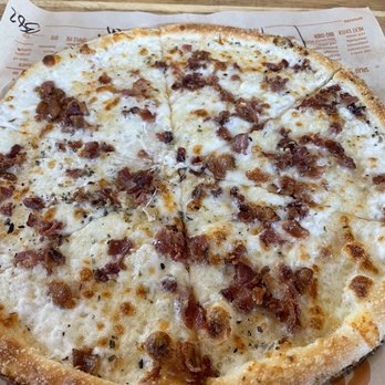 Blaze Pizza - White top - Salad Near Me - Henderson, Nevada