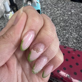Adore Salon by Clori - Fungus after less than 2 weeks - needed a whole new set from a different salon - Eyelash Service Near Me - Millburn, New Jersey