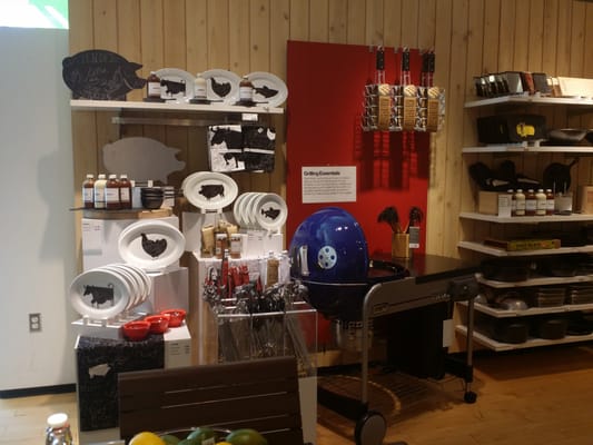 Crate & Barrel by null