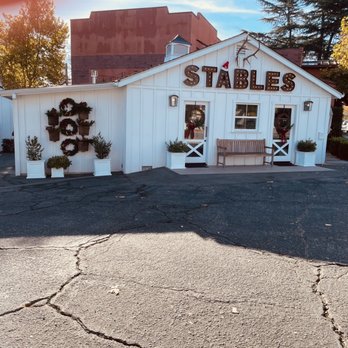 Stables Inn - Great office Building to Welcome you and the decorations and fire places were a nice outside touch! - Hotels Near Me - Paso Robles, California Stables Inn - Great office Building to Welcome you and the decorations and fire places were a nice outside touch! - Hotels Near Me - Paso Robles, California