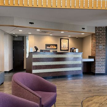 Drury Inn & Suites Poplar Bluff - Always empty front desk! - Hotels Near Me - Poplar Bluff, Missouri Drury Inn & Suites Poplar Bluff - Always empty front desk! - Hotels Near Me - Poplar Bluff, Missouri