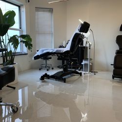 Bee Tattoo studio - Indoors