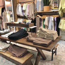 Aritzia - Aritzia