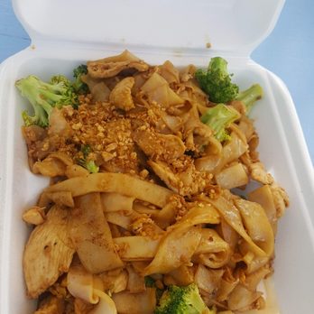 Malai Thai - Pad see ew with chicken, mild - Thai Near Me - Haleiwa, Hawaii Malai Thai - Pad see ew with chicken, mild - Thai Near Me - Haleiwa, Hawaii