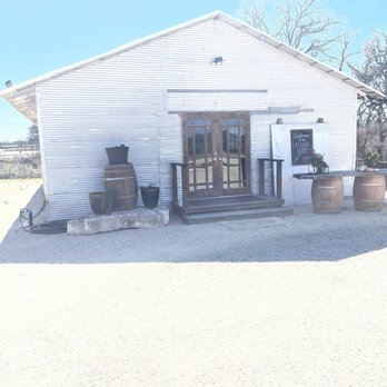 Arrowhead Creek Vineyards - Tasting room - Wine Tasting Room Near Me - Stonewall, Texas