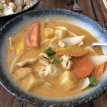 The Bangkok - Yellow Curry with chicken and vegetables. Fabulous! - Vietnamese Near Me - Melrose, Massachusetts