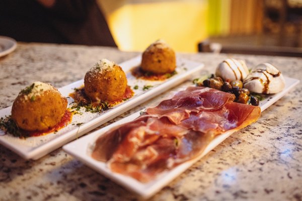 Milano Restaurant & Bar by null