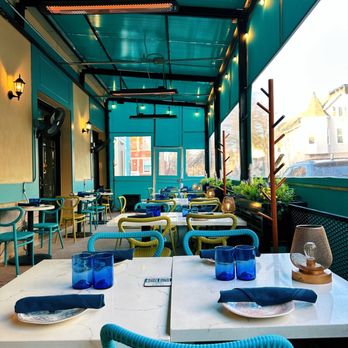 Le Sud Mediterranean Kitchen - Sun room - Mediterranean Near Me - Chicago, Illinois Le Sud Mediterranean Kitchen - Sun room - Mediterranean Near Me - Chicago, Illinois