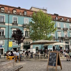 GRAÇA 77 - Cutest building!
