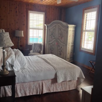 Jensen Beach Inn - Shark Room - Bed & Breakfast Near Me - Jensen Beach, Florida Jensen Beach Inn - Shark Room - Bed & Breakfast Near Me - Jensen Beach, Florida