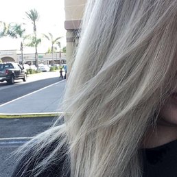 Chi Chau - ashy blonde high balayage