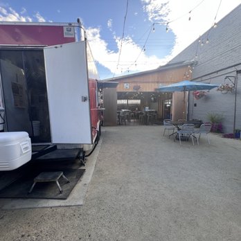 Garage Tap House - 9/15/26 FYI. Outdoor seating. Food trucks - Food Trucks Near Me - Klamath Falls, Oregon