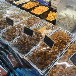 American Choice Gourmet Deli - Pesto chicken, Teriyaki chicken, C4. Jerk Chicken, Nashville hot chicken, buffalo chicken chopped up in separate containers
