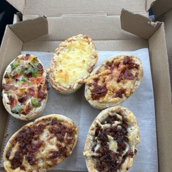 Rizzos Original Pizza Tub - Veggie, Cheese, Bacon, sausage, and hamburger - Pizza Near Me - Hamden, Connecticut Rizzos Original Pizza Tub - Veggie, Cheese, Bacon, sausage, and hamburger - Pizza Near Me - Hamden, Connecticut