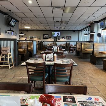 Happy Hawg BBQ Hiram - Dining room view - Barbeque Near Me - Hiram, Georgia Happy Hawg BBQ Hiram - Dining room view - Barbeque Near Me - Hiram, Georgia