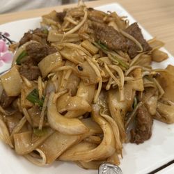 Beef chow fun