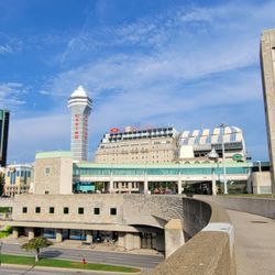 Niagara Falls - Walkway to Canada side.