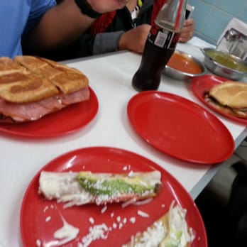 Taquería La Brisa - Tortas, flautas de barbacoa y una mesita para cuatro personas. - Delis Near Me - México, D.F., DIF Taquería La Brisa - Tortas, flautas de barbacoa y una mesita para cuatro personas. - Delis Near Me - México, D.F., DIF