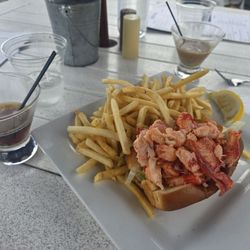 Wolfetrap Grill & Rawbar - Lobster roll