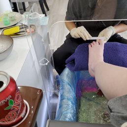 Awesome mani pedi with green tea detox is just what my poor, beat up feet need after months of no help fixing them