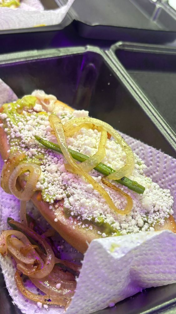 Hotdogs El Perro Loko Logo