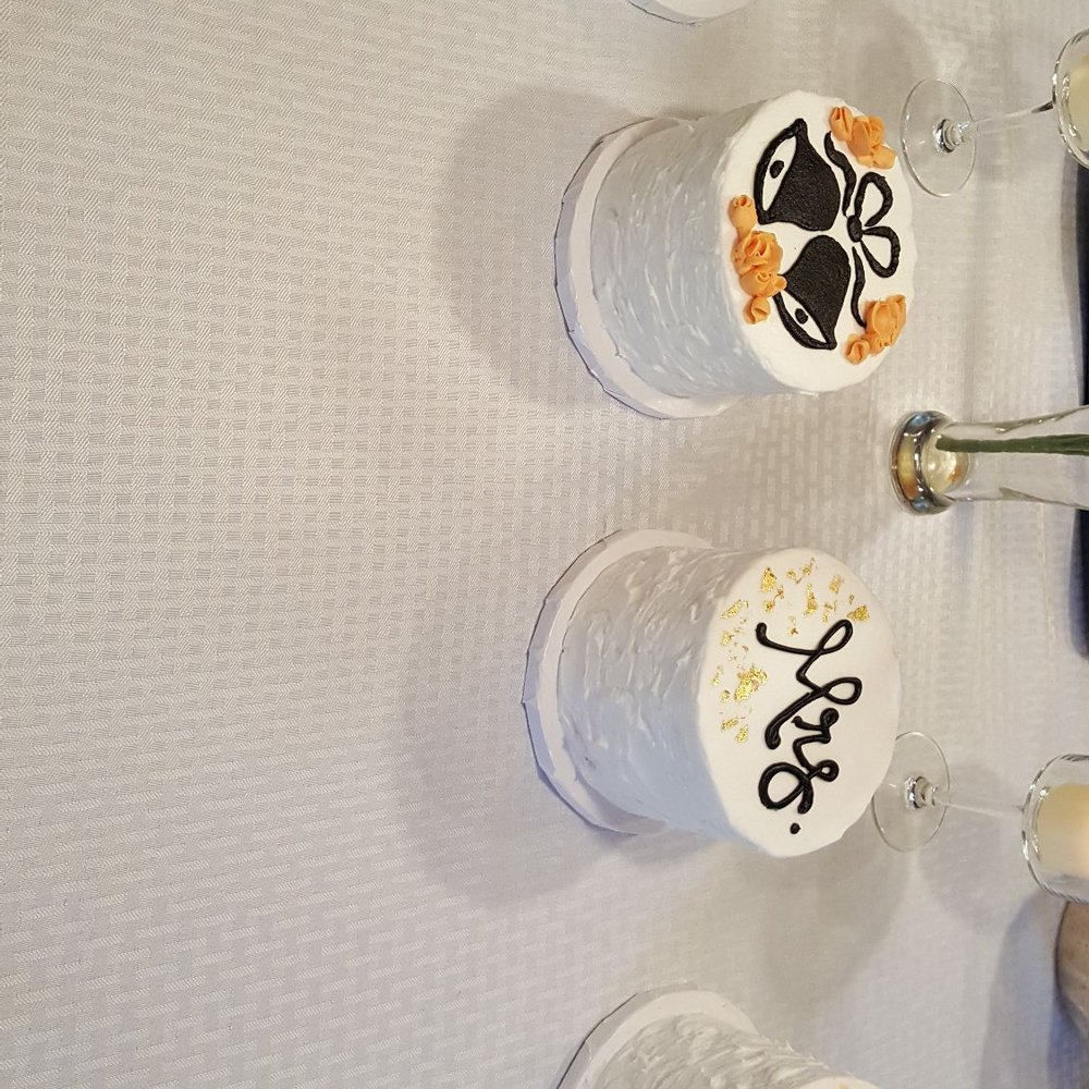 4 mini cakes. So cute 4 mini cakes. So cute
