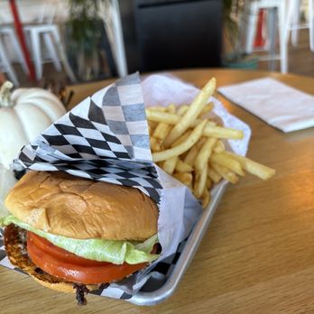 Hamburger Hut - Hut Burger w ripe tomatoes! Yay! - Cocktail Bars Near Me - Encinitas, California Hamburger Hut - Hut Burger w ripe tomatoes! Yay! - Cocktail Bars Near Me - Encinitas, California