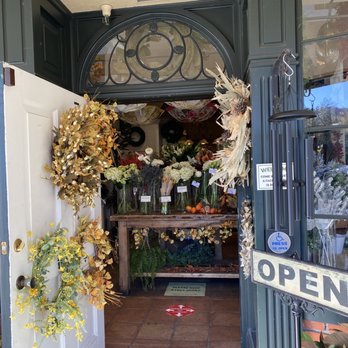 Woodlands Market - Woodlands floral shop - Grocery Near Me - Kentfield, California