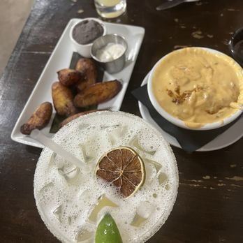 D Restaurant Latin Cuisine - Waxahachie - Queso, plantains, and house margarita - Latin American Near Me - Waxahachie, Texas