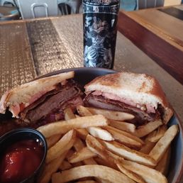 Cardiff Crack Tri-tip Sandwich