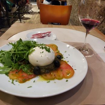 La Platería - Ensalada de burrata (sin jamón) / Burrata salad (without ham) - Spanish Near Me - Madrid, M La Platería - Ensalada de burrata (sin jamón) / Burrata salad (without ham) - Spanish Near Me - Madrid, M