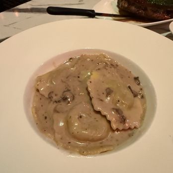 The Stinking Rose - short rib ravioli with brie and mushroom sauce - Italian Near Me - San Francisco, California The Stinking Rose - short rib ravioli with brie and mushroom sauce - Italian Near Me - San Francisco, California