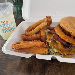 Eat'n Park - Lemonade, burger, and onion rings
