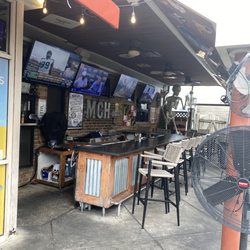 Memories Charcoal House - Outside bar area