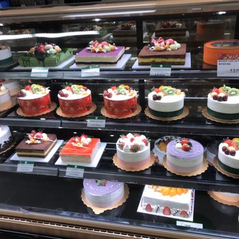 T&T Supermarket - Decorative cake selections - International Grocery Near Me - Calgary, Alberta
