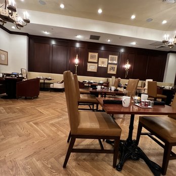 Fountain Lounge - the dining area of a restaurant - Lounges Near Me - New Orleans, Louisiana Fountain Lounge - the dining area of a restaurant - Lounges Near Me - New Orleans, Louisiana