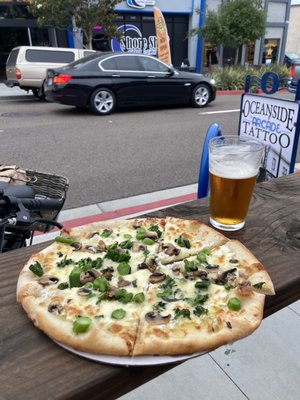 Photo of Booze Brothers Brewing - Oceanside, CA, US. Blanca nieve = "Snow" White pizza with mushrooms and broccoli and ricotta and chives