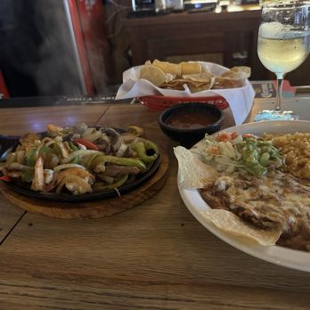 Mi California - Fajitas play become my favorite, but they have a taco too from fresh tortilla and big tacos!! - Mexican Near Me - Hawthorne, California