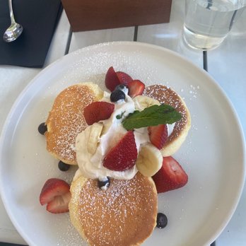 Flipper’s - Fresh fruit flipper's pancake - Pancakes Near Me - New York, New York