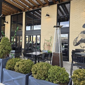 Tavern On The Point - Cocktail Bars Near Me - Chicago, Illinois