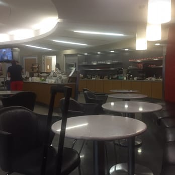 American Airlines Flagship Lounge - Their food selection is very poor compared to other airlines. - Airport Lounges Near Me - Hounslow, XGL