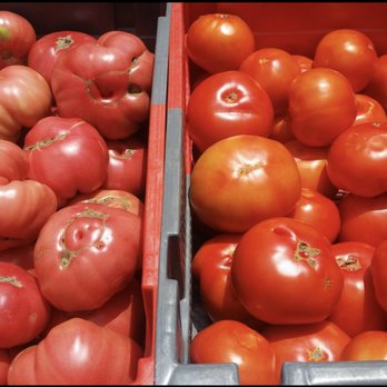 Murphy Orchard - two baskets of fresh tomatoes - Farmers Market Near Me - Marionville, Missouri Murphy Orchard - two baskets of fresh tomatoes - Farmers Market Near Me - Marionville, Missouri