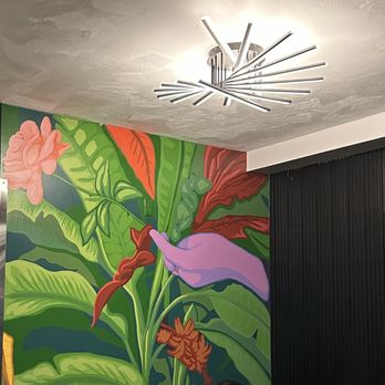 Charter House Grille - Local art & aesthetically pleasing lighting - American Near Me - Cleveland, Ohio Charter House Grille - Local art & aesthetically pleasing lighting - American Near Me - Cleveland, Ohio