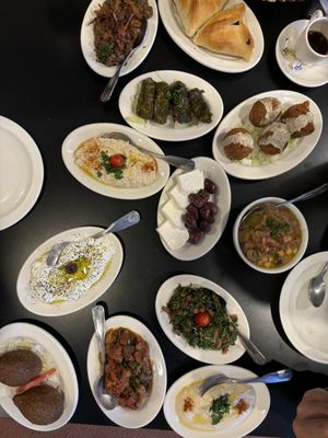 Hanna’s Middle Eastern Restaurant & Market by null