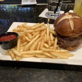 New Line Tavern - Burger - New American Near Me - Chicago, Illinois