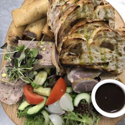 The Duck Inn Marysville Pub - Duck grazing board