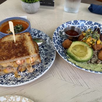 The Hampton Social - Streeterville - HS Truffle Lobster Melt and Bisque and HS Crispy Coconut Tofu - New American Near Me - Chicago, Illinois The Hampton Social - Streeterville - HS Truffle Lobster Melt and Bisque and HS Crispy Coconut Tofu - New American Near Me - Chicago, Illinois
