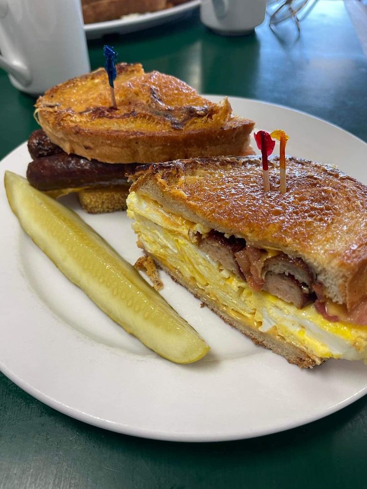 THE WHISTLING KETTLE Updated August 2024 10 Photos & 12 Reviews 11700 County Road, Windsor